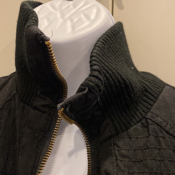 L black Charlotte Russe jacket. 4 pockets. Stretchy collar and cuffs - Picture 3 of 6